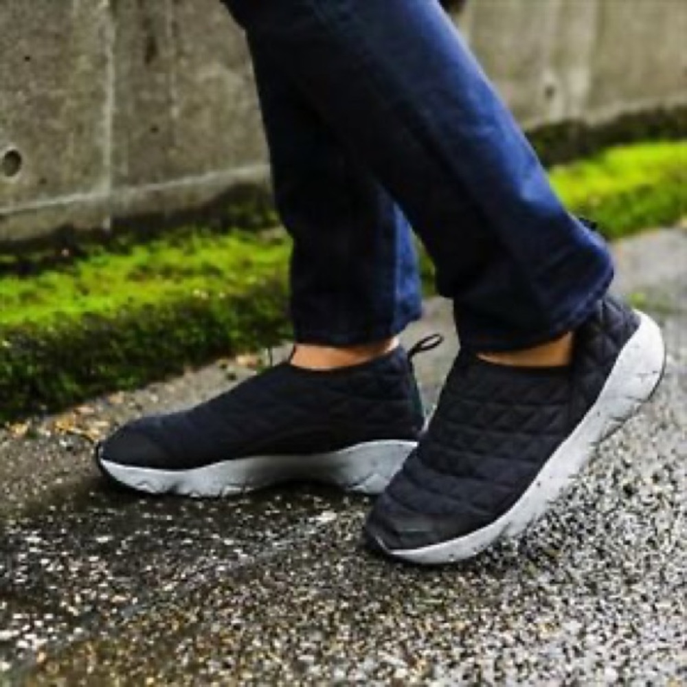 Nike ACG Moc size 7